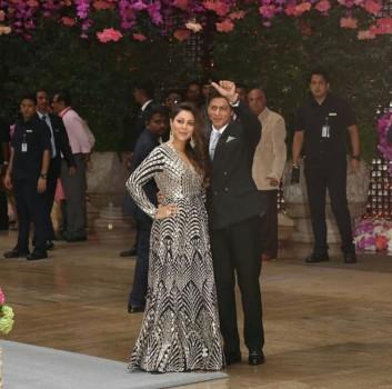 Celebs like Shah Rukh Khan, Ranbir Kapoor, Aliaa Bhatt, Sachin Tendulkar, Karan Johar attended Reliance Industries Chairman and Managing Director Mukesh Ambani and Nita Ambani's son Akash Ambani and his bride-to-be Shloka Mehta's pre-engagement function at their residence in Mumbai. Shloka is the youngest daughter of Mona and Russell Mehta, who run Rosy Blue Diamonds. Akash and Shloka's engagement ceremony will be held on Saturday. Isha Ambani, who recently returned to the city after her Stanford graduation, kept it simple and classy for her twin brother's function. The Ambani heiress is also set to tie the knot with beau Anand Piramal. A wedding date is yet to be finalised.