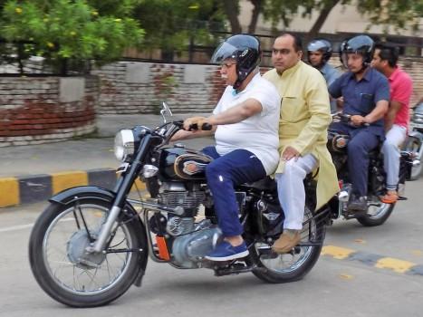 Haryana Chief Minister Manohar Lal Khattar himself rode a motorcycle to inspect development works at the Karan Stadium in the state's Karnal town on Friday. Khattar reached the sports stadium in Karnal, nearly 125 km from here for a surprise inspection of development works of the football ground, synthetic track and grass being carried out at the cost of about Rs 7 crore and directed the officers concerned to ensure its timely completion. Work of the synthetic track and football ground would be completed by November 2018 against the scheduled completion deadline of December 2019, a spokesman said here.