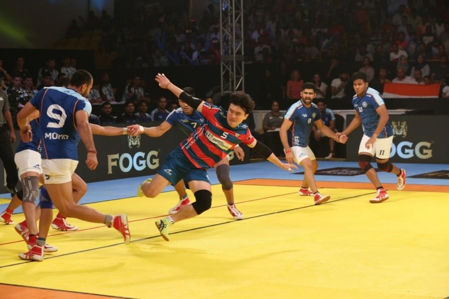 The Indian raiders and defenders tried hard to match the pace of the Koreans but failed which forced Indian coach to make substitute in the initial minutes, bringing in raider Monu Goyat. And just when thing seemed lost in the middle for India, Thakur, after couple of empty raids, narrowed the point difference through a brilliant raid and then defender Mohit Chillar equalized with a great catch to make it 7-7 in the 11th minute. The much-awaited moment came when Goyat touched one player to hand India a crucial lead, which India did not tasted in first 15 minutes of the game followed by Thakur making an all-out to make it 13-8. India thrash South Korea,India beats South Korea,Kabaddi Masters final,India Kabaddi Masters final,Iran outplayed Pakistan,Iran trash Pakistan,Kabaddi Masters final 2018