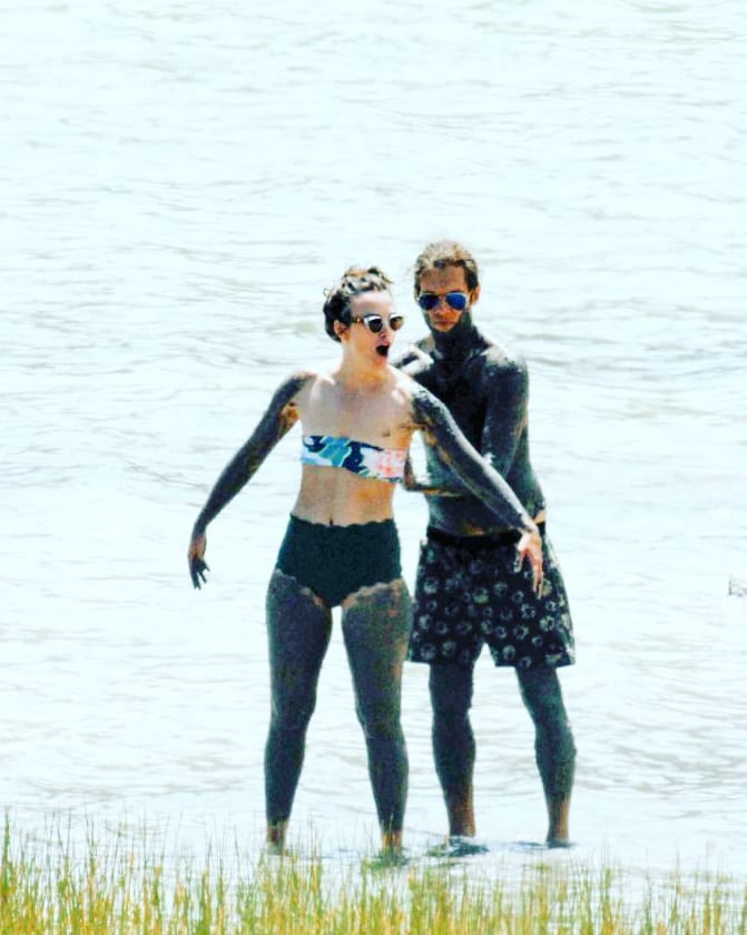 The "Atonement" actress styled her brunette locks into a relaxed loose hairdo before tying them up into a casual bun. Keira Knightley,Keira Knightley abs,Keira Knightley washboard abs,James Righton,Keira Knightley and James Righton,Keira Knightley curves,Keira Knightley hot curves