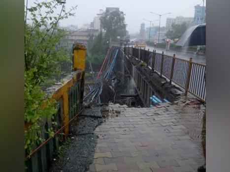 Part of a Road Over Bridge (ROB) collapsed in Mumbai's Andheri West during early morning hours on Tuesday, injuring two people in the incident. The Gokhale bridge, that connects Andheri East and Andheri West, collapsed on the tracks near Andheri Station. Four fire tenders have been rushed to the spot as it is feared that some people might be trapped under the debris. Even, National Disaster Response Force (NDRF) team has reached the spot. According to Mumbai Fire Brigade (MFB) department, 