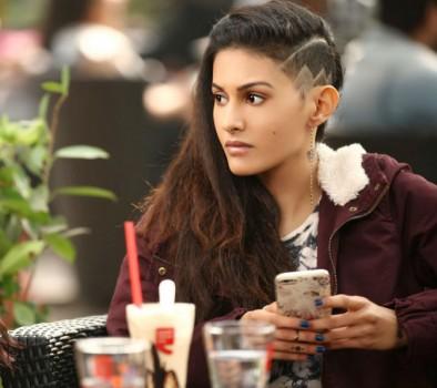 Amyra, who is playing an NRI in the film, sat with Deva Katta, who is directing the Hindi remake and Maanyata Dutt, the producer of the film, to discuss her character’s look for the film. Deva wanted to build a more likeable and modern edge to the character, but it was Maanyata who thought of deep purple streaks to intensify the quirkiness and fun element for Amyra’s role. “I love experimenting with my look. I truly believe that it’s our job as actors to bring a character to life and if that means changing your look, then so be it.” Her co stars in the film, Sanjay Dutt, Jackie Shroff, Ali Fazal and Manisha Koirala also loved the look and said it was ‘different and cool’.