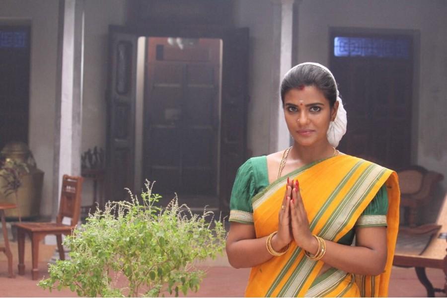 Aishwarya Rajesh in Saamy Square. Vikram,Keerthy Suresh,Bobby Simha,Saamy Square movie stills,Saamy Square,Saamy Square movie pics,Vikram Saamy Square,Saamy Square pics,Saamy Square images
