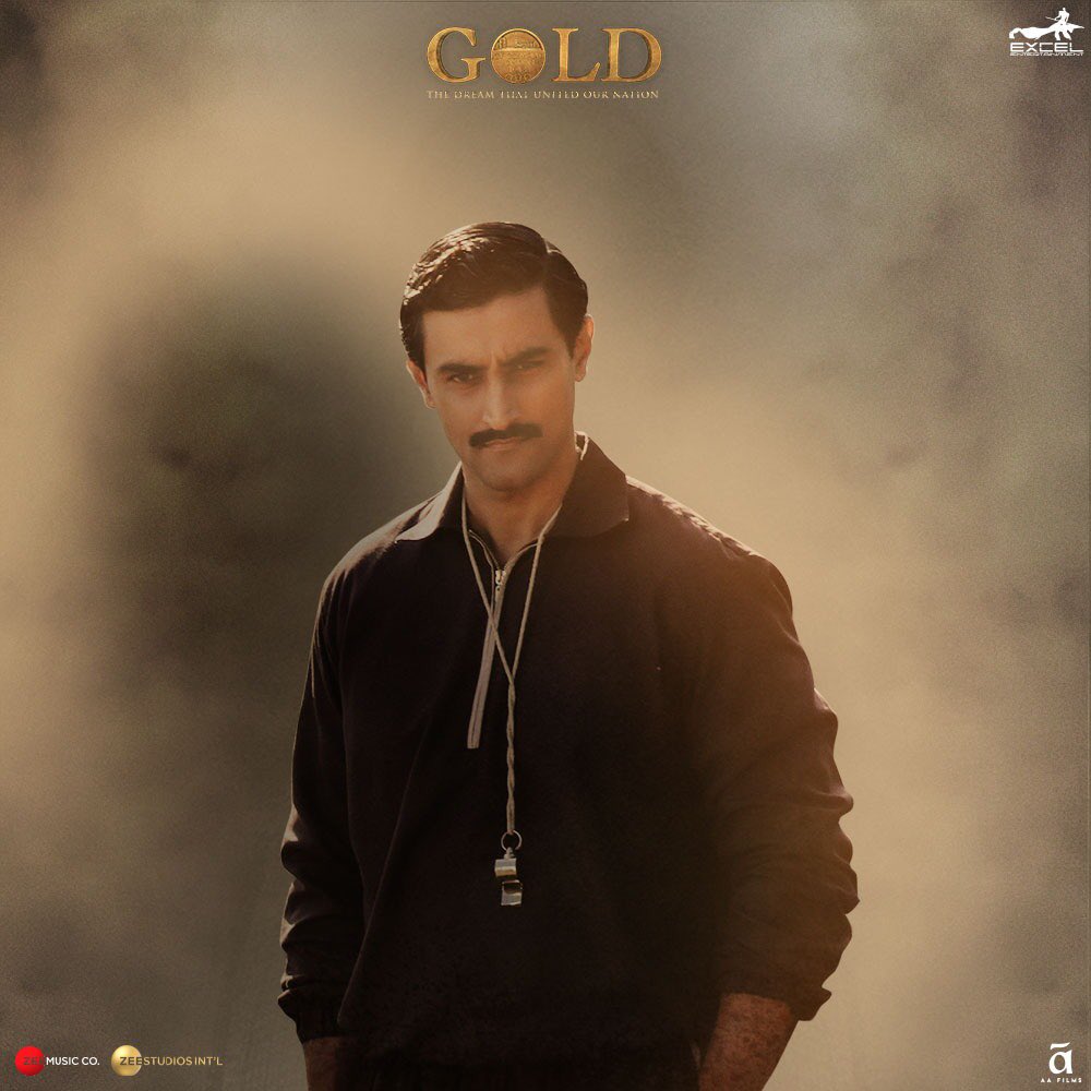 Kunal Kapoor Akshay Kumar,Akshay Kumar introduces Mouni Roy,Gold,Gold poster,Gold Akshay Kumar,Akshay Kumar gold,Gold movie team