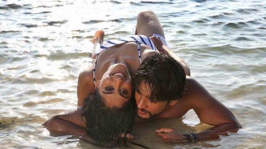 Gautham Karthik and Regina Cassandra's movie pics. Karthik,Gautham Karthik,Varalaxmi Sarathkumar,Regina Cassandra,Mr. Chandramouli,Mr. Chandramouli movie pics,Mr. Chandramouli movie images,Mr. Chandramouli movie stills,Mr. Chandramouli movie pictures,Mr. Chandramouli movie photos