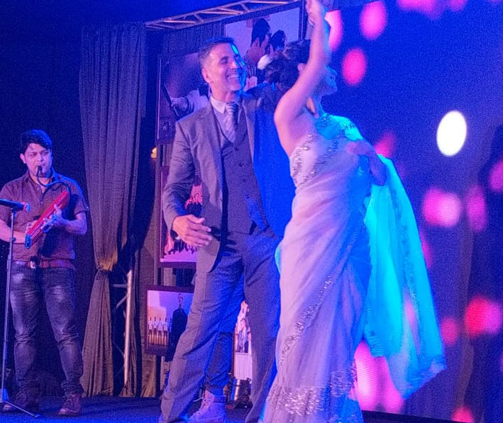 The leading couple of Excel Entertainment's Gold set the temperatures soaring as they danced hand in hand to the newly released romantic number 'Naino Ne Baandhi'. Crooned by Arko, the singer performed the song live while Akshay Kumar and Mouni Roy danced to the same. Akshay Kumar,Mouni Roy,Kunal Kapoor,Akshay Kumar and Mouni Roy,Gold music launch,Gold music launch pics,Gold music launch images,Gold music launch stills,Gold music launch pictures,Gold music launch photos