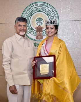 Andhra Pradesh Chief Minister N. Chandrababu Naidu on Friday met Miss India 2018 second runner-up Shreya Rao Kamavarapu in Amaravati. The honorary meeting took place at the State Secretariat here. Femina Miss India on June 20 got its three new faces after Anukreethy Vas won it with the first runner-up being Meenakshi Chaudhary from Haryana and the second runner-up being Shreya Rao Kamavarapu from Andhra Pradesh. The beauty Pageant was hosted by Karan Johar and Ayushmann Khurrana, while Irfan Pathan, K.L. Rahul along with Bollywood actors Malaika Arora, Bobby Deol and Kunal Kapoor were the judges of this glamorous event. The judges' panel also included Miss World 2017 Manushi Chhillar, who along with Miss United Continents 2017 Sana Dua, and Miss Intercontinental 2017 Priyanka Kumari crowned their respective successors.
