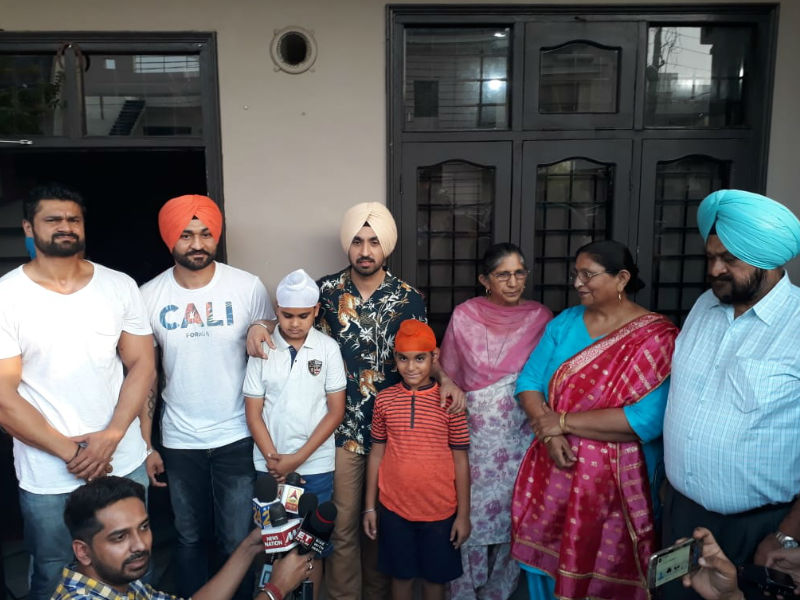 Diljit uploaded a picture with Sandeep's family and wrote, "SOORMA RELEASING WORLDWIDE 13th July #Shahabad Markandha @flickersingh". Soorma is a story inspired by a real story and director Shaad Ali has tried to keep it as real as possible. Diljit Dosanjh,Sandeep Singh,Diljit Dosanjh sandeep singh,Bhoomi producer sandeep singh,Shahabad,Sandeep Singh hometown,Soorma release,Soorma movie release