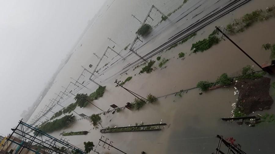The onset of monsoon has disrupted routine life in pockets of Maharashtra. Mumbai rain,mumbai rains update,mumbai rainfall,Mumbai rainfall pics,Mumbai rainfall images,Mumbai rainfall stills