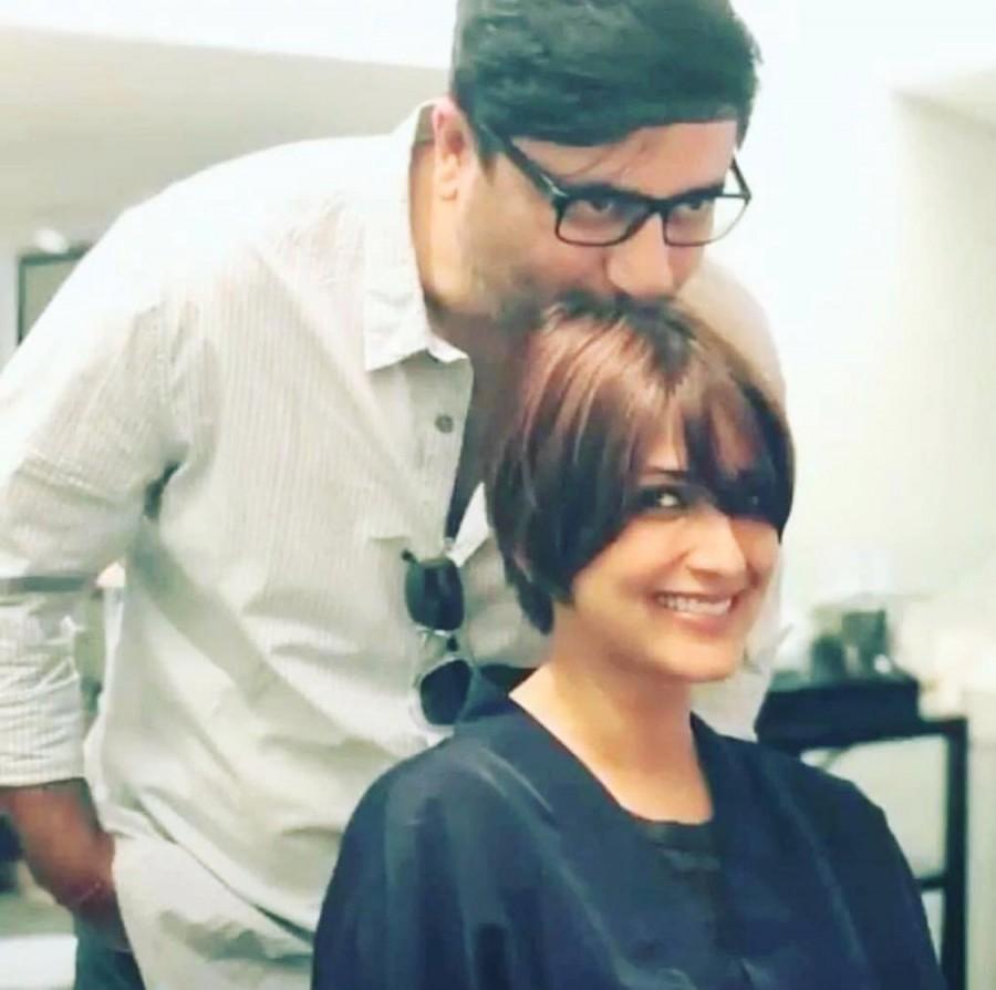 Sonali Bendre,sonali bendre cancer,Sonali Bendre hair cut pics,Sonali Bendre hair cut images,Sonali Bendre hair cut pictures,Sonali Bendre hair cut photos,Sonali Bendre cancer treatment,Sonali Bendre cancer reached last stage