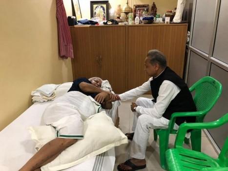 Senior Congress leader Ashok Gehlot on Thursday visited ailing Rashtriya Janta Dal (RJD) leader Lalu Prasad at his residence in Patna. Lalu, who was out of parole in May to attend his elder son Tej Pratap's wedding, is on a six-week bail on health grounds. He is suffering from a heart condition, for which he was recently admitted to New Delhi's All India Institute of Medical Sciences. Following his meeting with Lalu Prasad, Gehlot tweeted a picture with him, saying: 