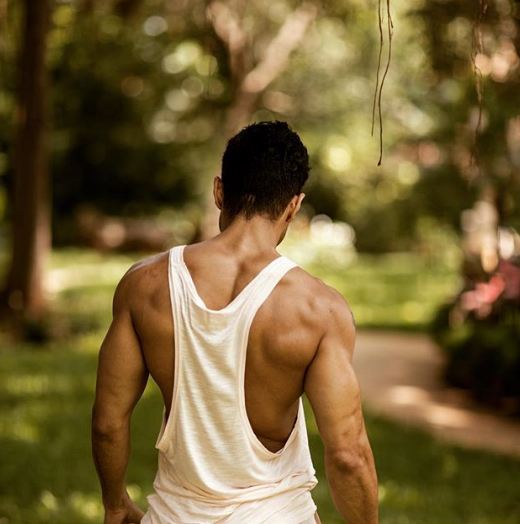 Keeping in line with his athletic endeavours, he’s also produced the upcoming hockey film ‘Gold’. Looks like Farhan is handling the many roles in his life with the kind of finesse only an athlete can. Farhan Akhtar,Bhag Milkha Bhag,Farhan Akhtar body transformation,Farhan Akhtar body transformation pics,Farhan Akhtar body transformation images,Farhan Akhtar body transformation stills,Farhan Akhtar body transformation photos