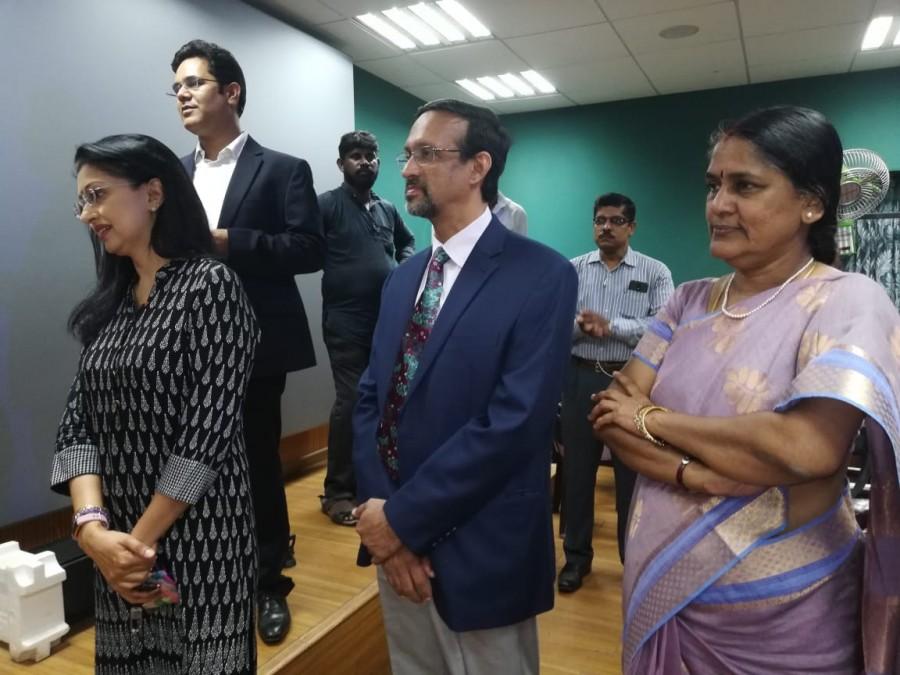 Actress Gautami, with Dr Ganapathy and Dr Nirmala. Shah Rukh Khan,Plastic Surgery camp,Gautami,actress Gautami,acid attack victims
