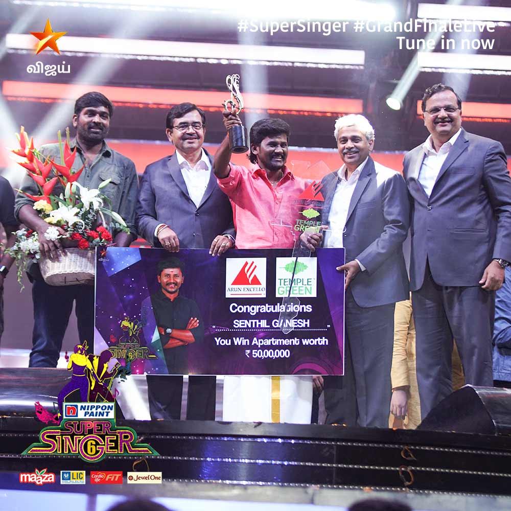 Superstar Sangeeth Ganesh has won the first place in the Vijay TV's Super Singer show. Super Singer 6 grand finale held on Sunday, July 15, at the Nehru Stadium in Chennai, which was hosted by Ma Ka Pa Anand and Priyanka Deshpande. The grand finale, which comprised of two rounds, had the participation of six finalists - Sreekanth, Rakshitha, Senthil Ganesh, Sakthi, Malavika and Anirudh. Unni Krishnan, Anuradha Sriram, Shweta Mohan and Benny Dayal. Super Singer 6 Finale,Super Singer 6,Super Singer 6 winner,Super Singer 6 title,Senthil Ganesh,Senthil Ganesh super singer
