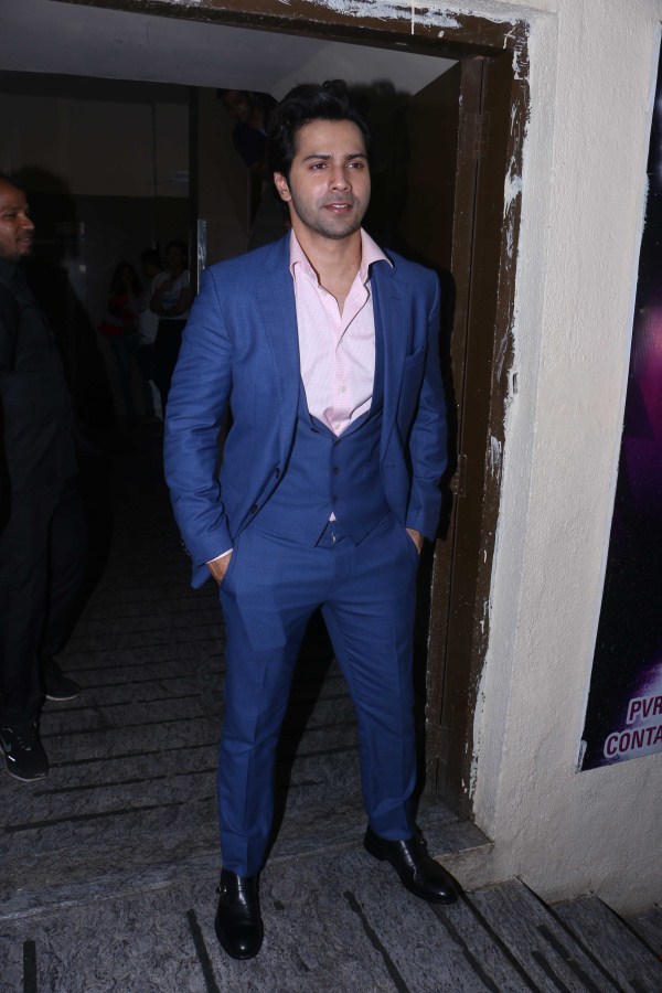 Varun Dhawan poses for the cameras during Dhadak special screening in Mumbai. Dhadak special screening,Dhadak special screening pics,Dhadak special screening images,Dhadak special screening stills,Sonam K Ahuja,Varun Dhawan,Ishaan Khattar,Janhvi Kapoor,Dhadak review,Dhadak movie review