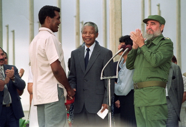 African National Congress (ANC) President Nelson Mandela (C) greets Cuban Olympic boxer Teofilo Stevenson (L) 25 July 1991 in Havana. Cuban President Fidel Castro (R) inaugurated the opening of the Panamerican Games village. Nelson Mandela 100th birthday,Nelson Mandela birthday,Nelson Mandela rare pics,Nelson Mandela rare images,Nelson Mandela rare stills,Nelson Mandela rare pictures,Nelson Mandela rare photos,Nelson Mandela unseen pics,Nelson Mandela unseen images,Nelson Man