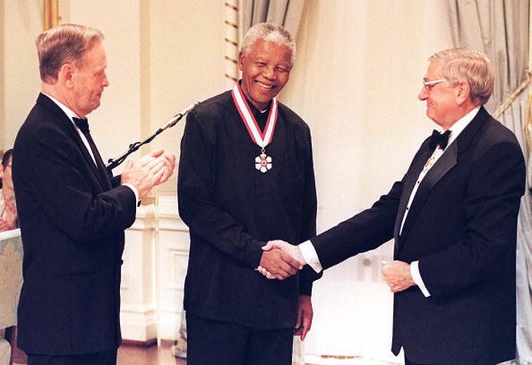 South African President Nelson Mandela (C) shakes hand with Canadian Governor General Romeo LeBlanc (R) after Mandela received his Officer of Order of Canada 24 September as Prime Minister Jean Chretien looks on in Ottawa, Canada. Manadela is the first foreign leader to receive Canada's highest award. Nelson Mandela 100th birthday,Nelson Mandela birthday,Nelson Mandela rare pics,Nelson Mandela rare images,Nelson Mandela rare stills,Nelson Mandela rare pictures,Nelson Mandela rare photos,Nelson Mandela unseen pics,Nelson Mandela unseen images,Nelson Man