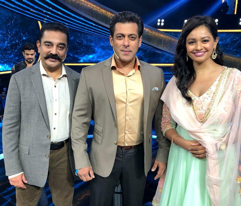 In 2013, during the release of "Vishwaroop", when the controversy of banning the film was all over India, Salman had taken a stand and had strongly appealed to his fans to watch it. Salman had also attended the film's special screening by Kamal back again. Vishwaroop 2 promotion,Vishwaroop 2,Vishwaroop 2 movie promotion,Kamal Haasan,Kamal Haasan with Salman Khan,Salman Khan,Dus Ka Dum,Dus Ka Dum on the sets,Dus Ka Dum sets