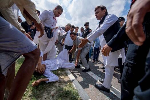 Former Uttar Pradesh Chief Minister Akhilesh Yadav on Tuesday helped accident victims lying in a pool of blood on Agra-Lucknow Expressway by getting them rushed to hospital in one of his convoy vehicles. The accident took place near Tala Sarai in Hasanganjarea in Unnao. Akhilesh passing by took cognisance and directed his convoy to stop in order to help the accident victims. The incident came to light after a video showcasing Akhilesh along with his party supporters providing aid to the injured went viral on social media platforms.