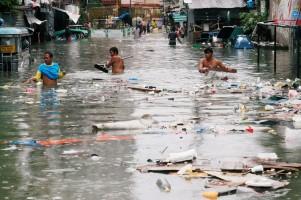 Tropical Storm Henry,floods Manila streets,Manila streets,Flooding in Manila streets
