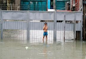 Tropical Storm Henry,floods Manila streets,Manila streets,Flooding in Manila streets