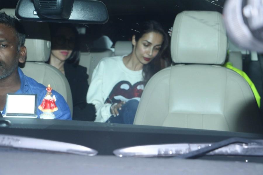 Karisma Kapoor and Malaika Arora arrive at Dhadak special screening at Yash Raj Studio in Mumbai. Rekha,Madhuri Dixit,Shahid Kapoor,Sonakshi Sinha,Ishaan Khatter and Janhvi Kapoor,Ishaan Khatter,Janhvi Kapoor,Dhadak screening,Dhadak,Dhadak special screening,Dhadak special screening pics,Dhadak special screening images,Dhadak special screening stills
