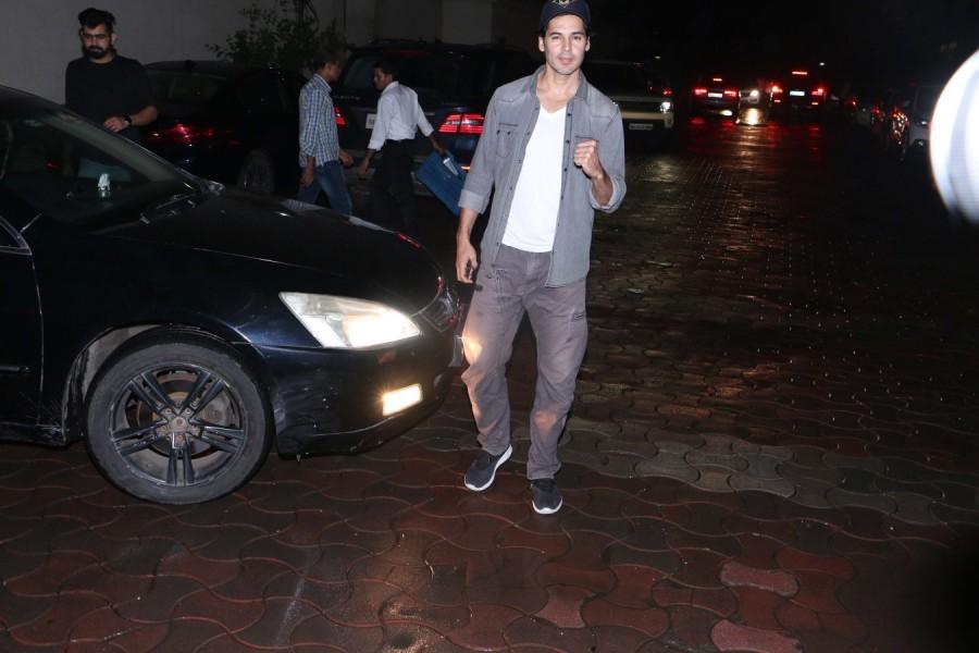 Dino Morea poses for the cameras during Dhadak special screening in Mumbai. Rekha,Madhuri Dixit,Shahid Kapoor,Sonakshi Sinha,Ishaan Khatter and Janhvi Kapoor,Ishaan Khatter,Janhvi Kapoor,Dhadak screening,Dhadak,Dhadak special screening,Dhadak special screening pics,Dhadak special screening images,Dhadak special screening stills