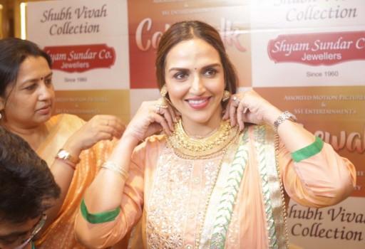 Esha Deol Takhtani unveils her Bengali bride look
