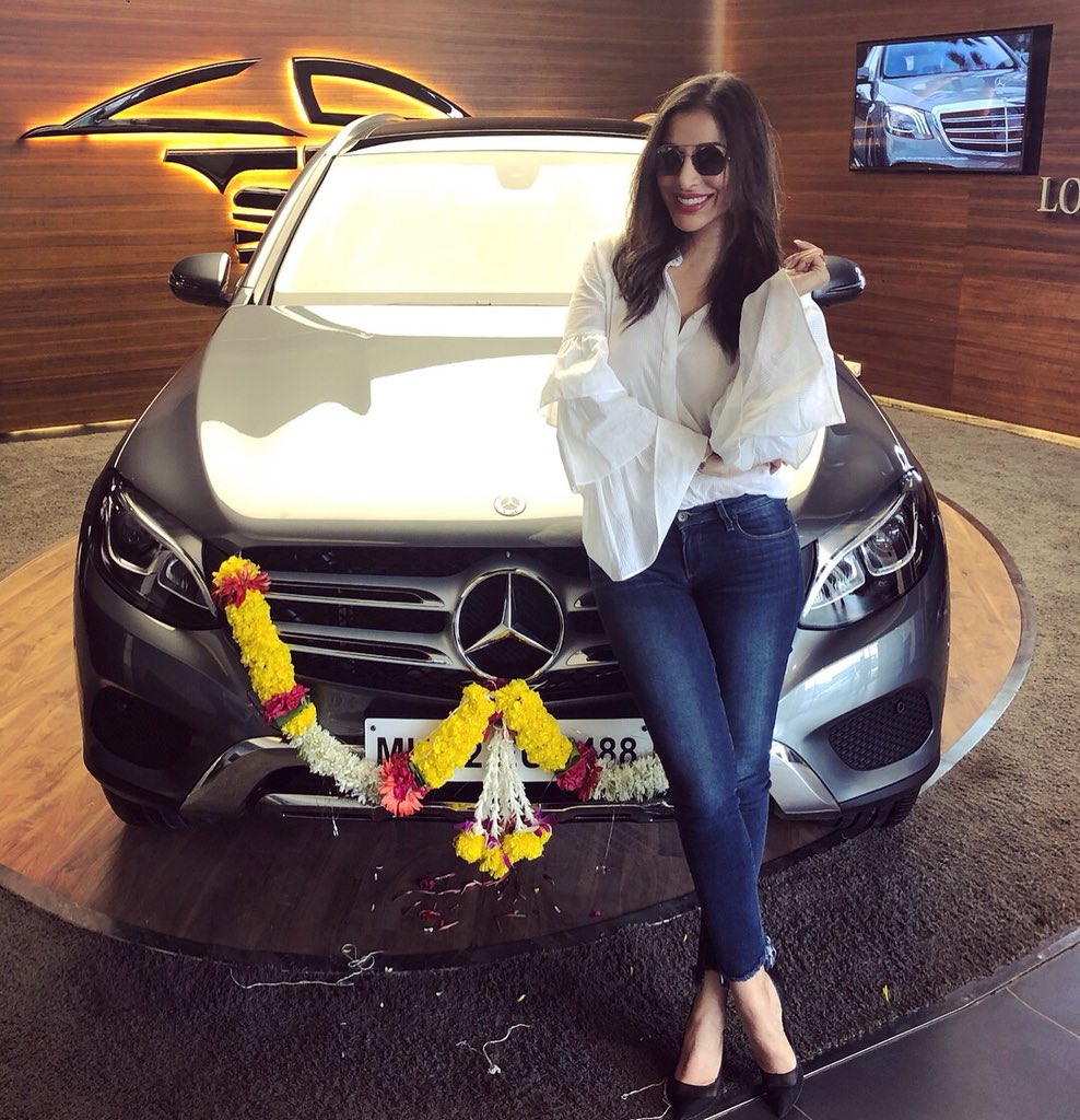 Sophie Choudry poses to the camera Sophie Choudry,Sophie Choudry buys Mercedes-Benz GLC SUV,Mercedes-Benz GLC SUV,actress Sophie Choudry