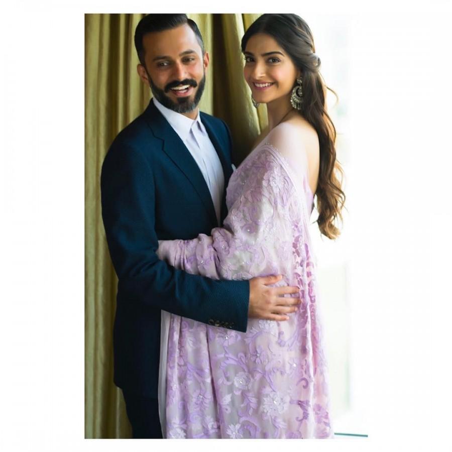 Sonam Kapoor and Anand Ahuja is all smiles as they hold on to each other by the waist Sonam Kapoor and Anand Ahuja,Sonam Kapoor,Anand Ahuja,Sonam Kapoor and Anand Ahuja pics,Sonam Kapoor and Anand Ahuja images,Sonam Kapoor and Anand Ahuja stills,Sonam Kapoor and Anand Ahuja pictures,Sonam Kapoor and Anand Ahuja photos