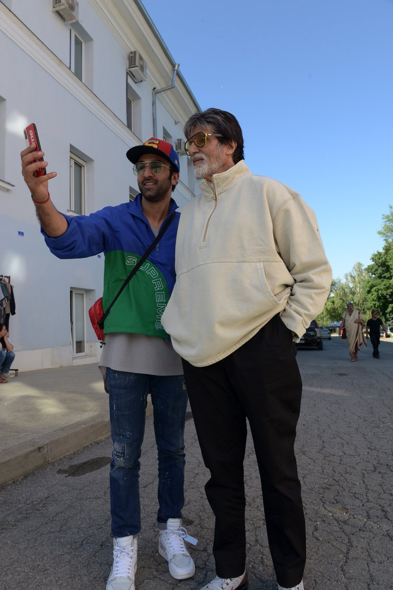 Amitabh Bachchan shared photos of his outing with Ranbir Kapoor on Twitter Brahmastra,Amitabh Bachchan and Ranbir Kapoor,Amitabh Bachchan and Ranbir Kapoor selfie,Amitabh Bachchan selfie,Ranbir Kapoor selfie,Brahmastra on sets,Brahmastra shooting
