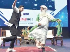 Ranveer Singh dances with Sadhguru,Ranveer Singh dances,Sadhguru dance,spiritual guru Sadhguru,Ranveer Singh new pics,Ranveer Singh new images,Ranveer Singh new stills,Ranveer Singh new pictures