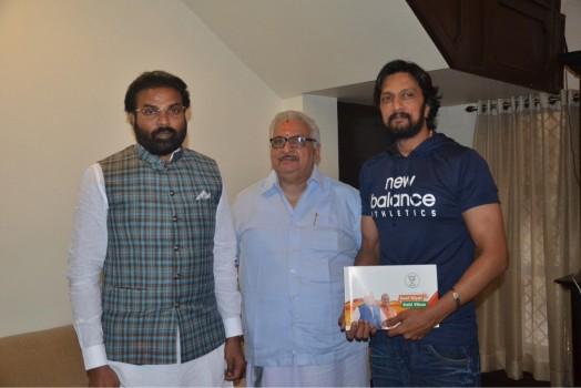 Sampark se Samarthan: B Sriramulu meets Kiccha Sudeep.