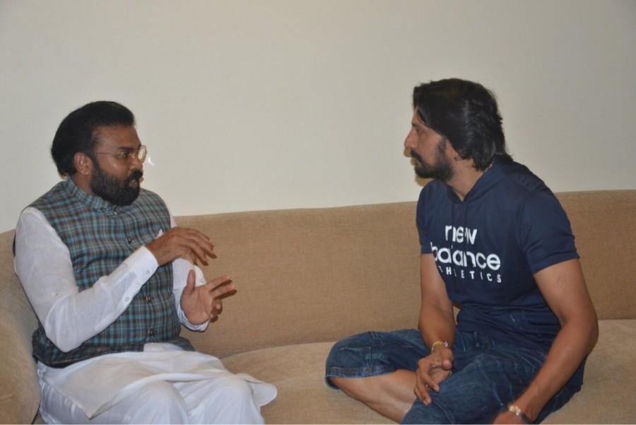 B Sriramulu and Kiccha Sudeep B Sriramulu,Sriramulu meets Kiccha Sudeep,Kiccha Sudeep,Sriramulu meets Sudeep,Sampark se Samarthan,Sampark se Samarthan pics