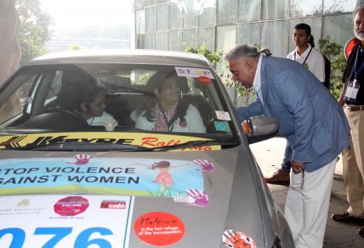 International Women's Day 2015: Vijay Mallya Attends Women's Car Rally in Mumbai