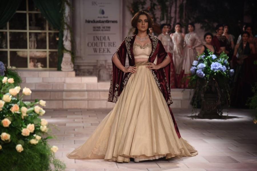 Kangana Ranaut at India Couture Week Kangana Ranaut,Aditi Rao Hydari,Kangana Ranaut in bridal couture,Kangana Ranaut at India Couture Week,India Couture Week,Aditi Rao Hydari at India Couture Week,ICW 2018