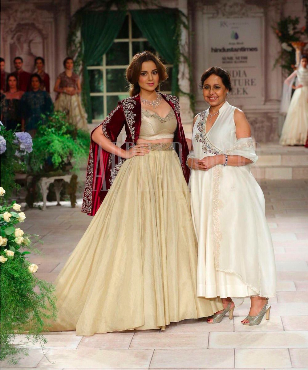 Kangana Ranaut is a Victorian chic bride at Anju Modi’s India Couture Week 2018 show Kangana Ranaut,Aditi Rao Hydari,Kangana Ranaut in bridal couture,Kangana Ranaut at India Couture Week,India Couture Week,Aditi Rao Hydari at India Couture Week,ICW 2018