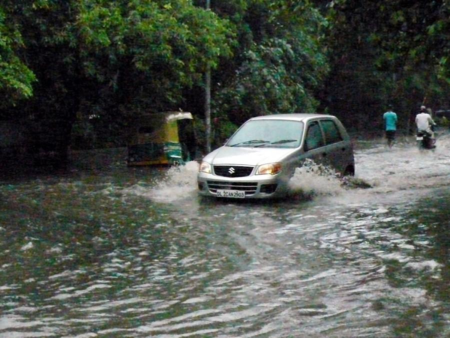 Heavy rains lashed Delhi and the National Capital Region Heavy rain,Heavy rain in Delhi,Delhi rains,National Capital Region