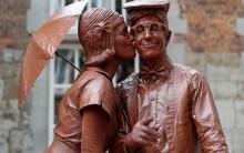 Living statues take over Belgian town