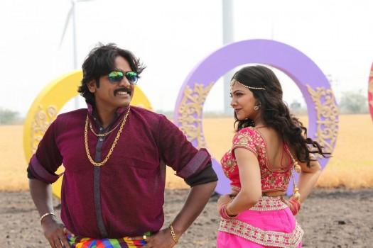 Vijay Sethupathi, Sayyeshaa's Junga movie stills.