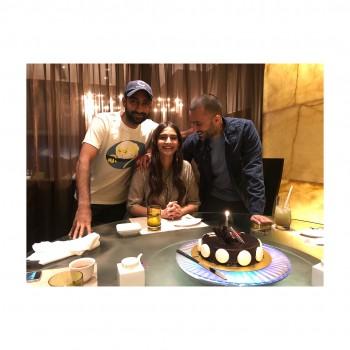 Sonam Kapoor has a special b'day cake for Anand!