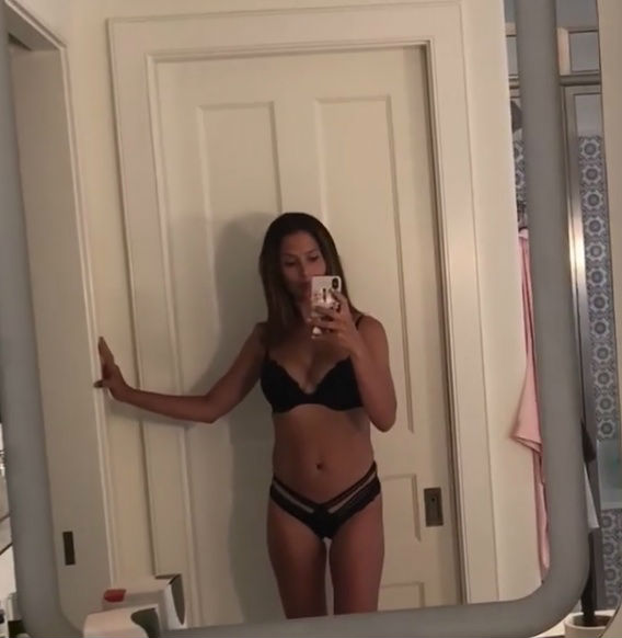 Hilaria Baldwin shares a bathroom selfie Hilaria Baldwin,Hilaria Baldwin lingerie,Hilaria Baldwin lingerie pics,Hilaria Baldwin lingerie images,Alec Baldwin,Alec Baldwin wife,Hilaria Baldwin Post-Baby body