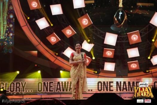 Charming DD at 9th Vijay Awards 2015