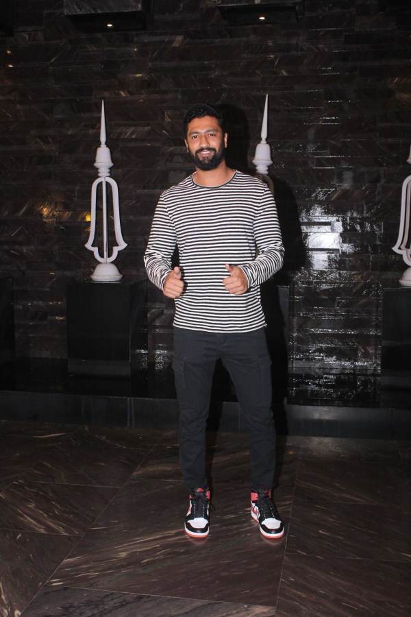 Vicky Kaushal Sidharth Malhotra,Vicky Kaushal,Siddhanth Kapoor,Kiara Advani,Kiara Advani birthday bash,Kiara Advani birthday bash pics,Kiara Advani birthday bash images,Kiara Advani birthday bash stills,Kiara Advani birthday bash pictures,Kiara Advani birthday bash pho