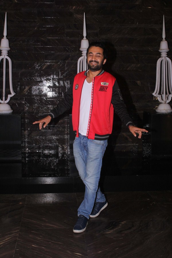 Siddhanth Kapoor Sidharth Malhotra,Vicky Kaushal,Siddhanth Kapoor,Kiara Advani,Kiara Advani birthday bash,Kiara Advani birthday bash pics,Kiara Advani birthday bash images,Kiara Advani birthday bash stills,Kiara Advani birthday bash pictures,Kiara Advani birthday bash pho