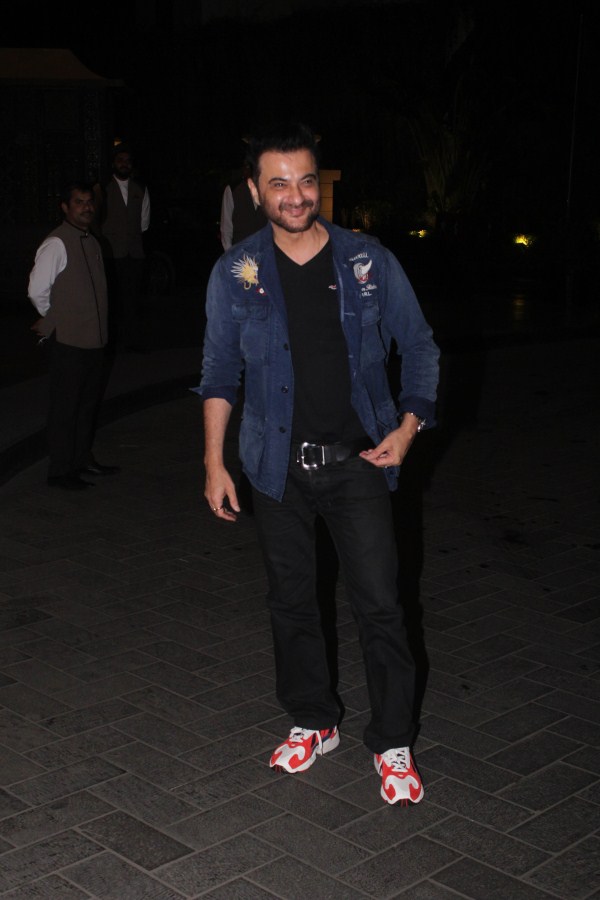 Sanjay Kapoor Sidharth Malhotra,Vicky Kaushal,Siddhanth Kapoor,Kiara Advani,Kiara Advani birthday bash,Kiara Advani birthday bash pics,Kiara Advani birthday bash images,Kiara Advani birthday bash stills,Kiara Advani birthday bash pictures,Kiara Advani birthday bash pho