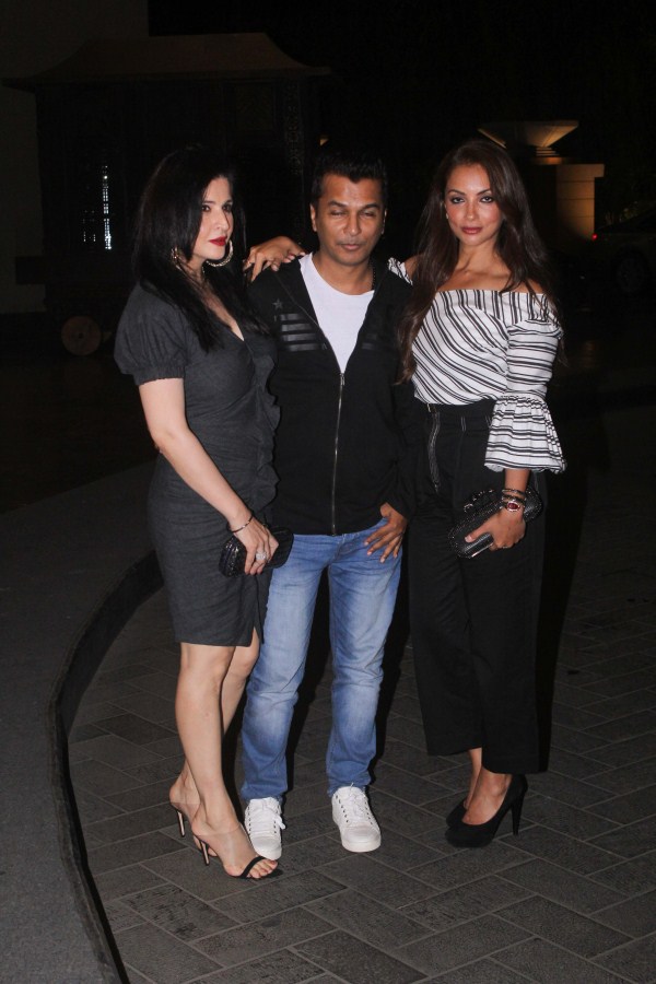 Maheep Sandhu, Vikram Phadnis and Seema Khan Sidharth Malhotra,Vicky Kaushal,Siddhanth Kapoor,Kiara Advani,Kiara Advani birthday bash,Kiara Advani birthday bash pics,Kiara Advani birthday bash images,Kiara Advani birthday bash stills,Kiara Advani birthday bash pictures,Kiara Advani birthday bash pho