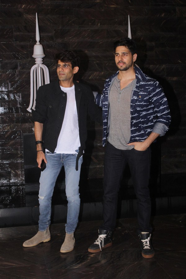 Kapil Chopra and Sidharth Malhotra Sidharth Malhotra,Vicky Kaushal,Siddhanth Kapoor,Kiara Advani,Kiara Advani birthday bash,Kiara Advani birthday bash pics,Kiara Advani birthday bash images,Kiara Advani birthday bash stills,Kiara Advani birthday bash pictures,Kiara Advani birthday bash pho