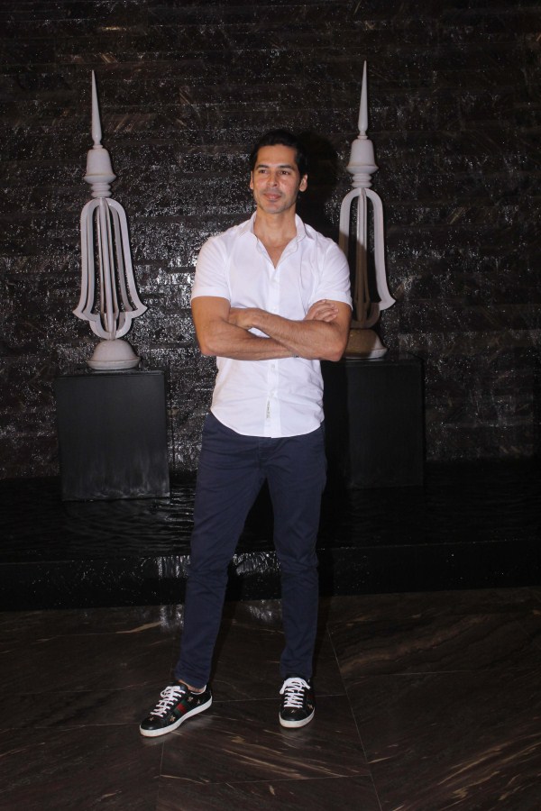Dino Morea Sidharth Malhotra,Vicky Kaushal,Siddhanth Kapoor,Kiara Advani,Kiara Advani birthday bash,Kiara Advani birthday bash pics,Kiara Advani birthday bash images,Kiara Advani birthday bash stills,Kiara Advani birthday bash pictures,Kiara Advani birthday bash pho