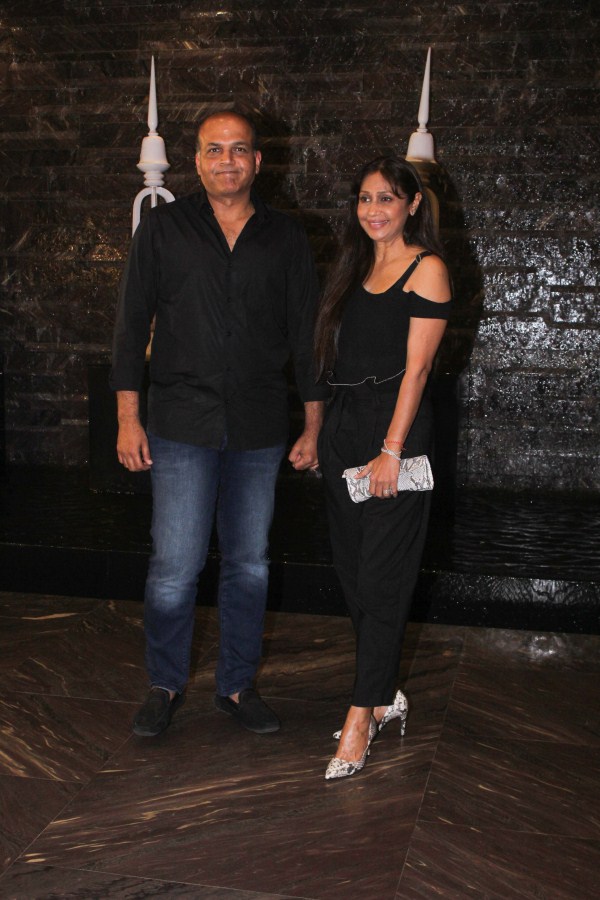 Ashutosh Gowariker and Sunita Gowariker Sidharth Malhotra,Vicky Kaushal,Siddhanth Kapoor,Kiara Advani,Kiara Advani birthday bash,Kiara Advani birthday bash pics,Kiara Advani birthday bash images,Kiara Advani birthday bash stills,Kiara Advani birthday bash pictures,Kiara Advani birthday bash pho